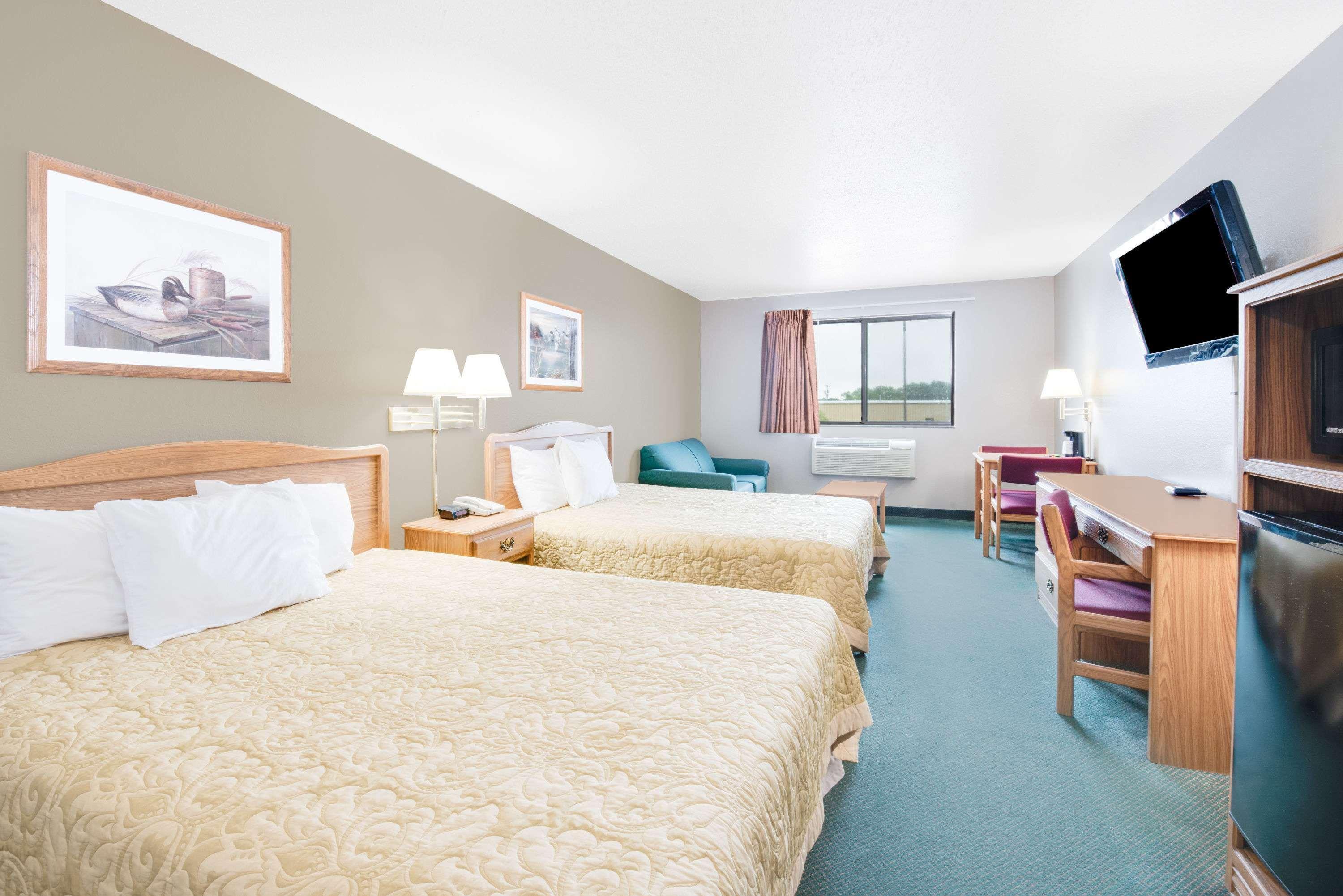 Super 8 By Wyndham Sisseton Motel Екстериор снимка