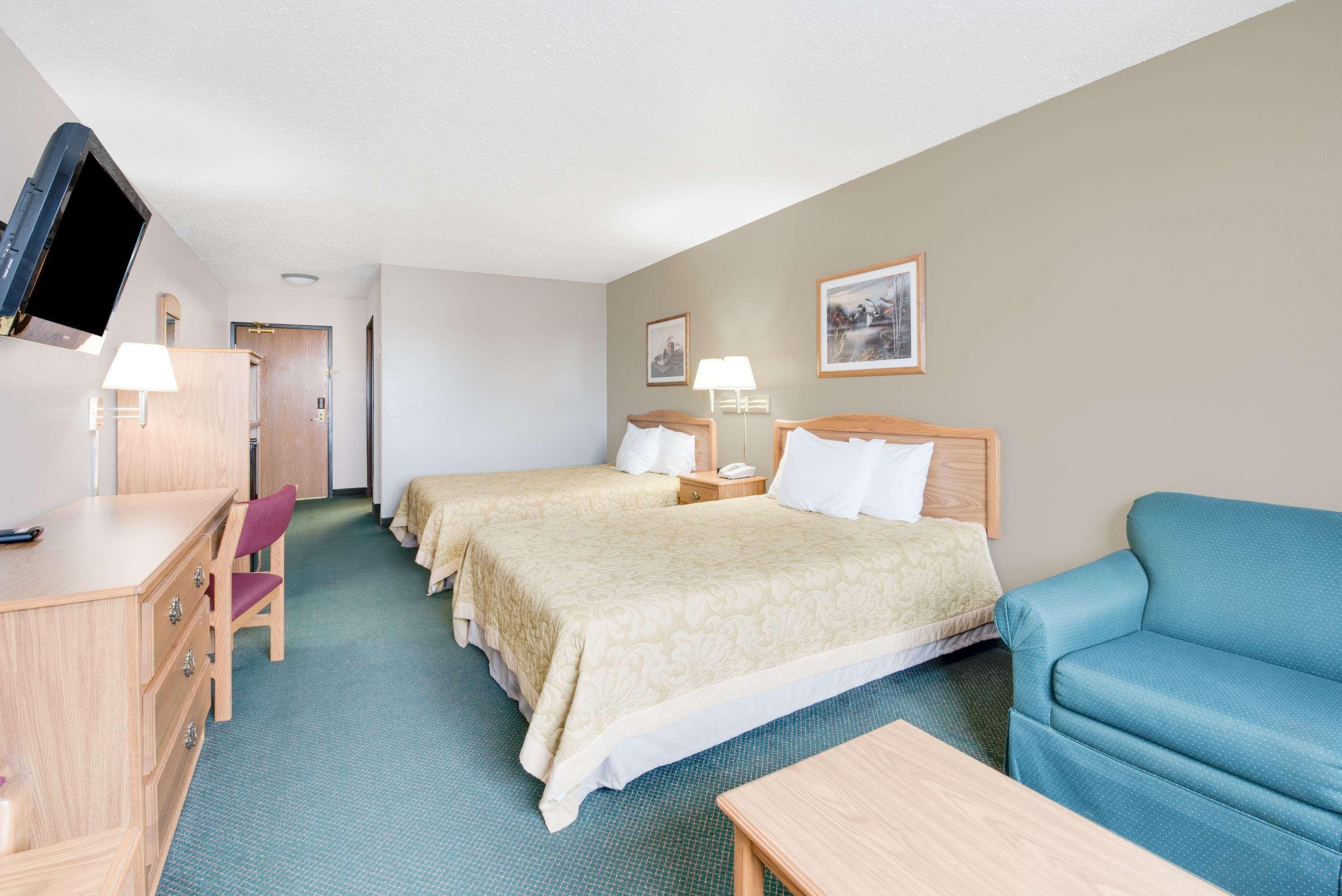Super 8 By Wyndham Sisseton Motel Екстериор снимка