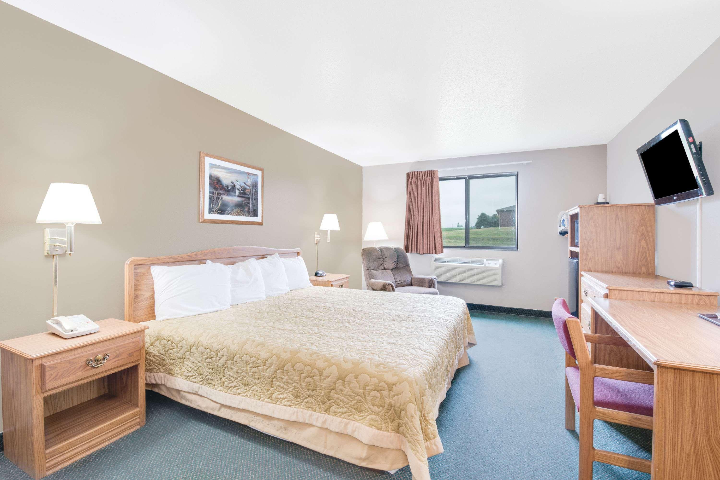 Super 8 By Wyndham Sisseton Motel Екстериор снимка