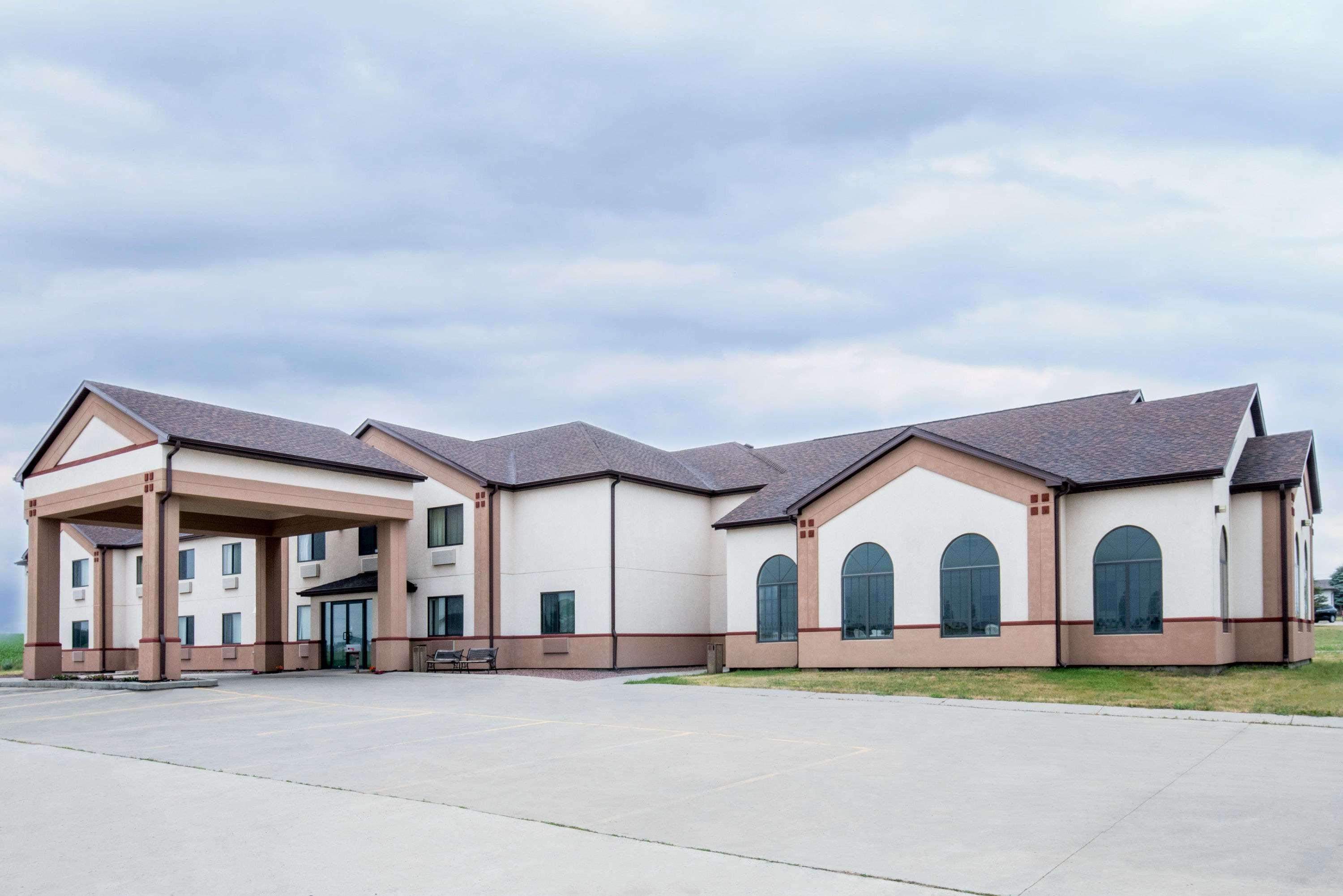 Super 8 By Wyndham Sisseton Motel Екстериор снимка